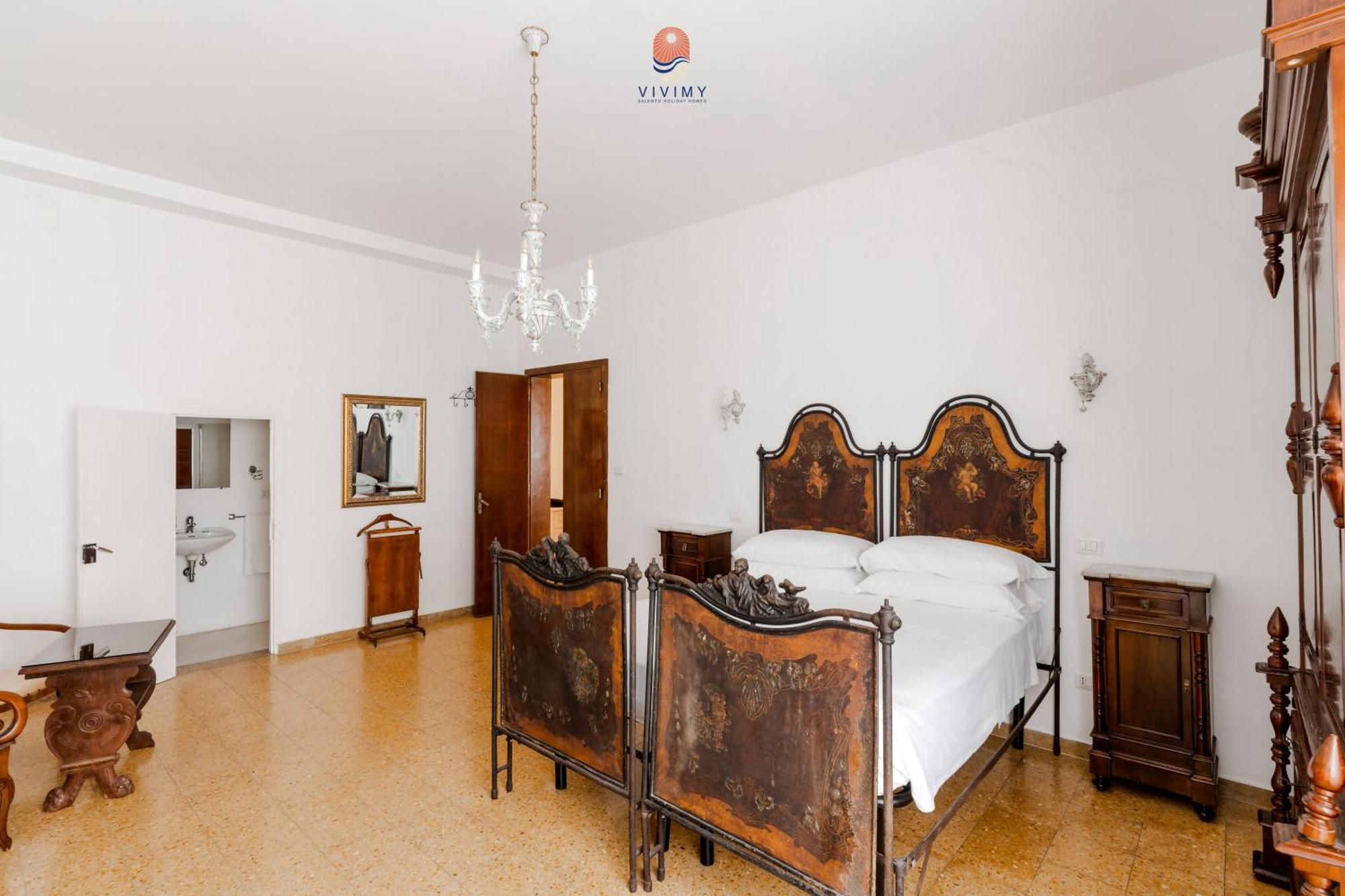 Palazzo Grassi By Vivimy Gallipoli